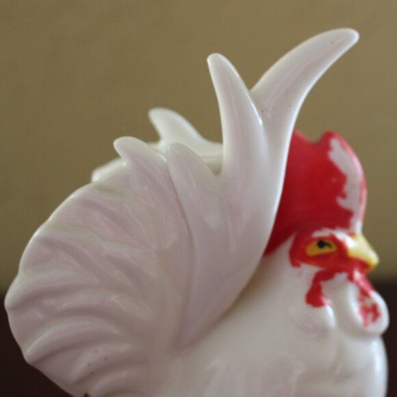 Vintage White Porcelain Hen and Rooster Salt & Pepper Shakers - Picture 9 of 14